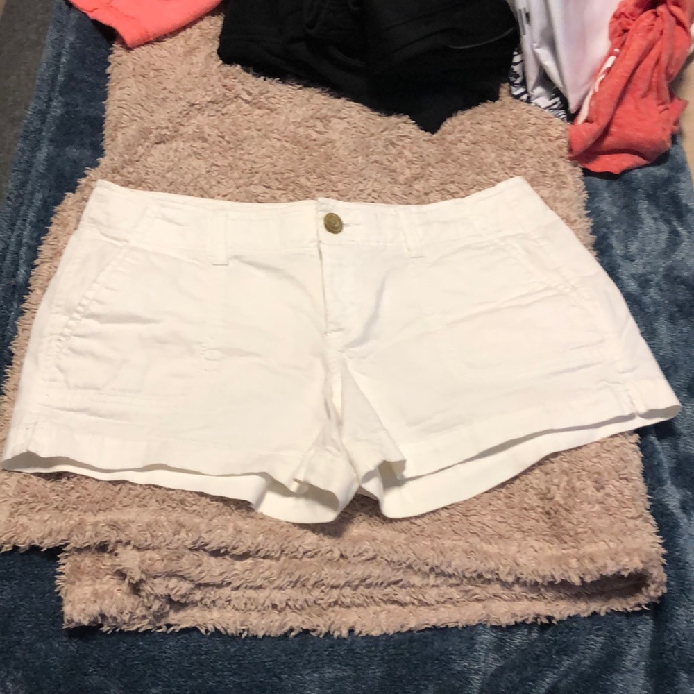 White 3 1/2in Shorts Sz 4 Old Navy